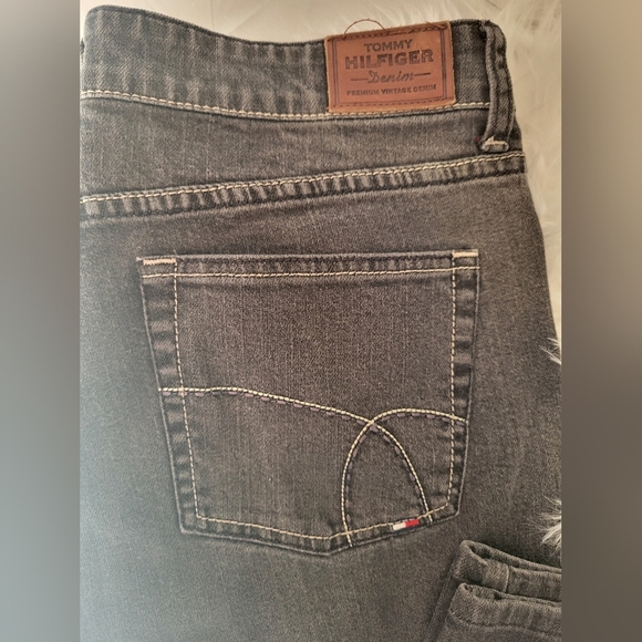 Tommy Hilfiger Women's Gray Straight Leg Jeans, Size 32 X 28 - Picture 5 of 5